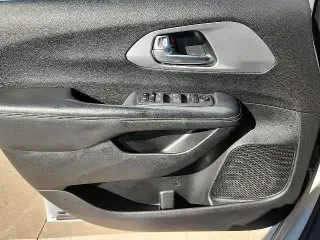 Chrysler Pacifica 2023 Touring Van 4 puertas