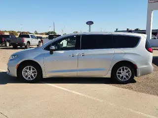Chrysler Pacifica 2023 Touring Van 4 puertas