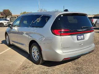 Chrysler Pacifica 2023 Touring Van 4 puertas