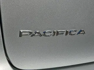 Chrysler Pacifica 2023 Touring Van 4 puertas