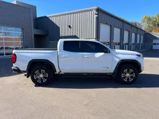 GMC Canyon 2024 4x4 AT4 4dr Crew Cab 5 ft. SB