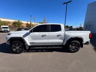 GMC Canyon 2024 4x4 AT4 4dr Crew Cab 5 ft. SB