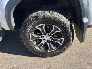 GMC Canyon 2024 4x4 AT4 4dr Crew Cab 5 ft. SB
