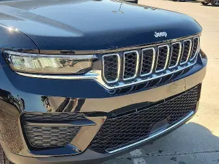 Jeep Grand Cherokee 2025 4x4 Laredo 4dr SUV