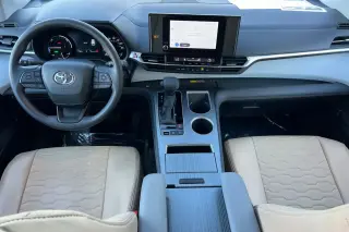 Toyota Sienna 2025 LE 8-Pasajeros 4dr Mini-Van