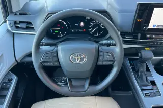Toyota Sienna 2025 LE 8-Pasajeros 4dr Mini-Van