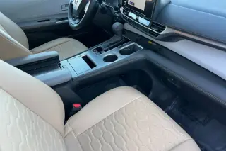 Toyota Sienna 2025 LE 8-Pasajeros 4dr Mini-Van