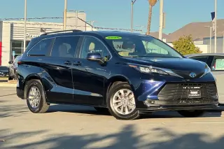 Toyota Sienna 2025 LE 8-Pasajeros 4dr Mini-Van