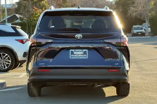 Toyota Sienna 2025 LE 8-Pasajeros 4dr Mini-Van