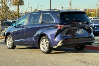 Toyota Sienna 2025 LE 8-Pasajeros 4dr Mini-Van