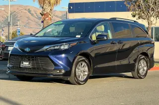 Toyota Sienna 2025 LE 8-Pasajeros 4dr Mini-Van