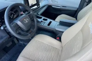 Toyota Sienna 2025 LE 8-Pasajeros 4dr Mini-Van