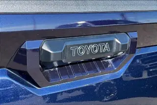 Toyota Tundra 2022 4x4 SR5 4dr CrewMax Cab Pickup SB