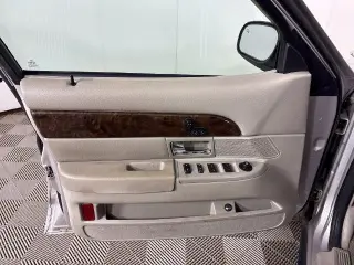 Mercury Grand Marquis 2010 LS 4dr Sedán