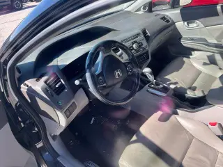 Honda Civic 2012 Hybrid 4dr Sedan con Cuero y Navegación
