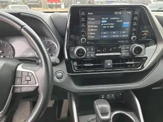 Toyota Highlander 2022 AWD XLE 4dr SUV