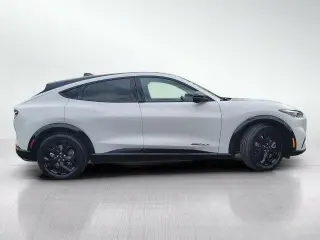Ford Mustang Mach-E 2023 Premium 4dr SUV