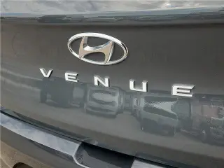 Hyundai VENUE 2024 Limited 4dr Crossover