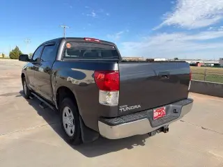 Toyota Tundra 2012 4x2 Grado 4dr CrewMax Cabina Camioneta SB (4.6L V8)