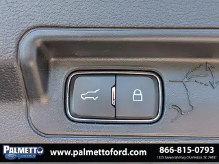 Ford Explorer 2022 con tracción en las cuatro ruedas XLT 4dr SUV