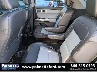 Ford Explorer 2022 con tracción en las cuatro ruedas XLT 4dr SUV