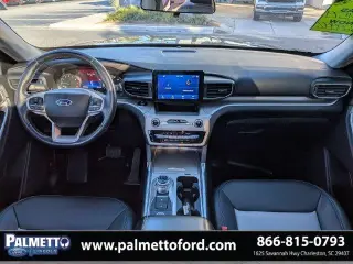 Ford Explorer 2022 con tracción en las cuatro ruedas XLT 4dr SUV