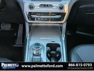 Ford Explorer 2022 con tracción en las cuatro ruedas XLT 4dr SUV