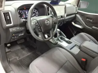 Nissan Frontier 2025 4x4 SV 4dr Crew Cab 5 ft. SB