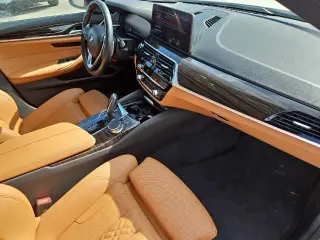 Sedán BMW 5 Series 2023 530i 4 puertas