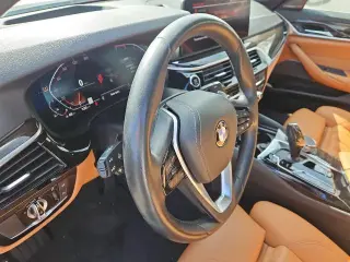 Sedán BMW 5 Series 2023 530i 4 puertas