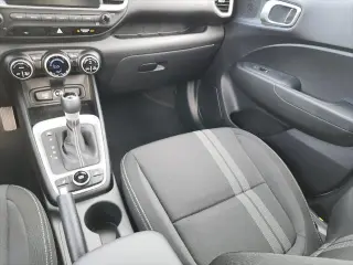 Hyundai VENUE 2026 SEL 4dr Crossover con Techo de Dos Tonos