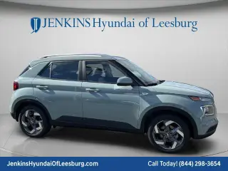 Hyundai VENUE 2026 SEL 4dr Crossover con Techo de Dos Tonos