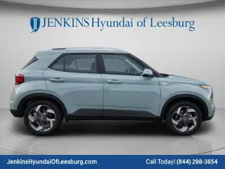 Hyundai VENUE 2026 SEL 4dr Crossover con Techo de Dos Tonos