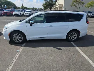 Chrysler Pacifica 2023 Limited 4dr Mini-Van