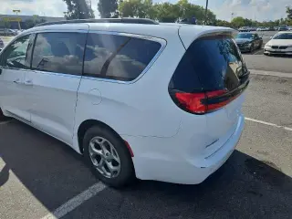 Chrysler Pacifica 2023 Limited 4dr Mini-Van