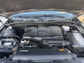 Infiniti QX56 2011