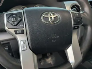 Toyota Tundra 2016 4x4 SR5 4dr CrewMax Cab Pickup SB (5.7L V8 FFV)