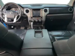 Toyota Tundra 2016 4x4 SR5 4dr CrewMax Cab Pickup SB (5.7L V8 FFV)
