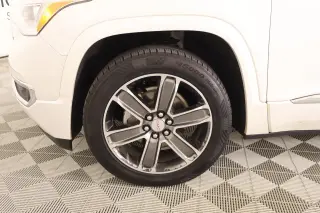 GMC Acadia 2019 Denali 4 SUV