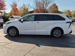 Toyota Sienna 2023 AWD LE 8-Pasajeros 4dr Mini-Van