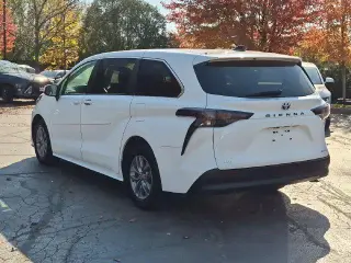 Toyota Sienna 2023 AWD LE 8-Pasajeros 4dr Mini-Van