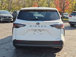 Toyota Sienna 2023 AWD LE 8-Pasajeros 4dr Mini-Van