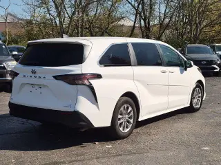Toyota Sienna 2023 AWD LE 8-Pasajeros 4dr Mini-Van