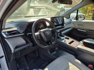 Toyota Sienna 2023 AWD LE 8-Pasajeros 4dr Mini-Van
