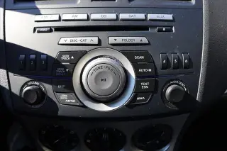Mazda Mazda3 2010 i Touring 4dr Sedán 5M