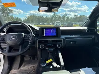 Toyota Tacoma 2024 4x4 SR 4dr Double Cab 5.0 ft SB 8A