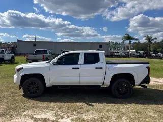 Toyota Tacoma 2024 4x4 SR 4dr Double Cab 5.0 ft SB 8A