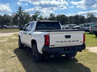 Toyota Tacoma 2024 4x4 SR 4dr Double Cab 5.0 ft SB 8A