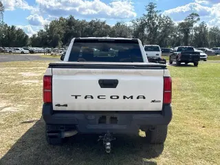 Toyota Tacoma 2024 4x4 SR 4dr Double Cab 5.0 ft SB 8A