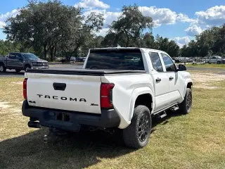 Toyota Tacoma 2024 4x4 SR 4dr Double Cab 5.0 ft SB 8A